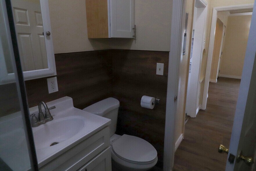 More Photos Of 921 N Lacy St, Santa Ana Apartments For Sale