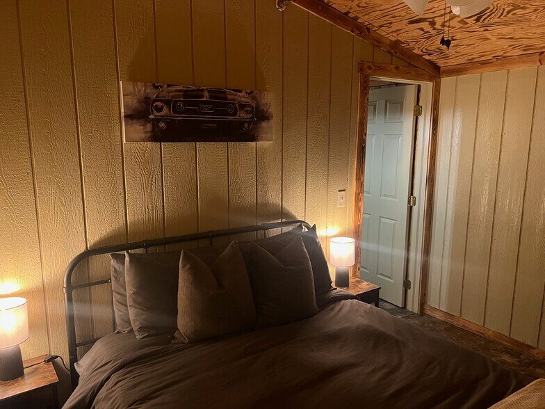 More Photos Of 1062 Susan Rd, Lake Ozark Hotel For Sale