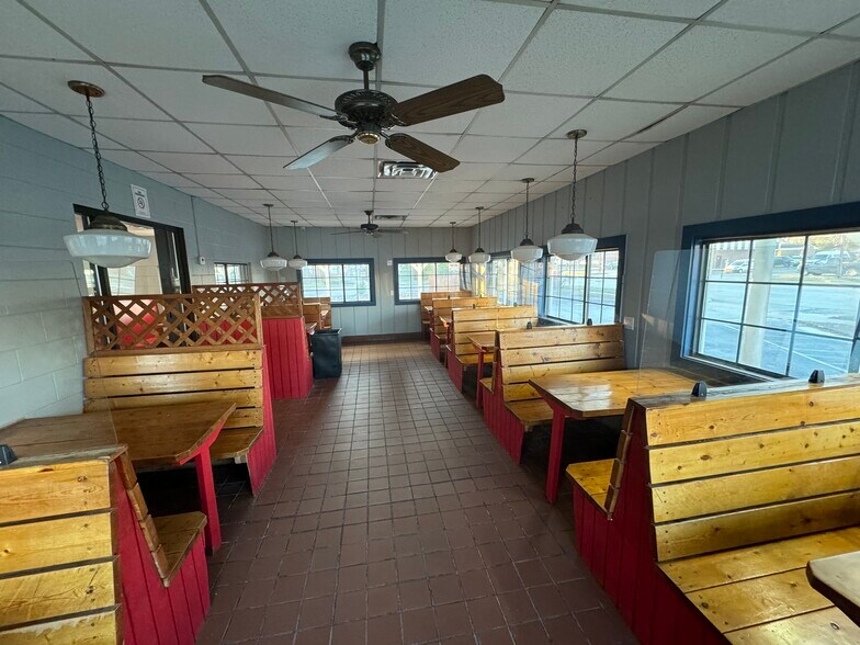 More Photos Of 109 Broad St, Hawkinsville Restaurant For Sale