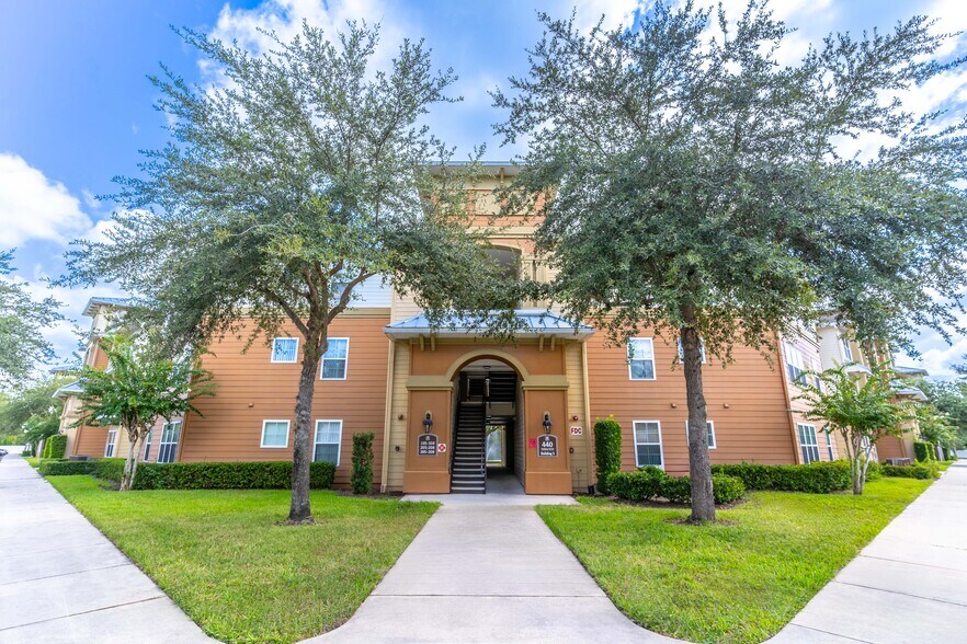 More Photos Of 450 Fontana Cir, Oviedo Apartments For Lease