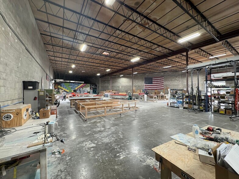 More Photos Of 3250 44th Ave N, Saint Petersburg Manufacturing For Lease