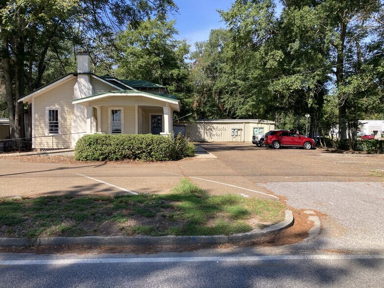 More Photos Of 427 Eagle Day Ave, Columbia Freestanding For Sale