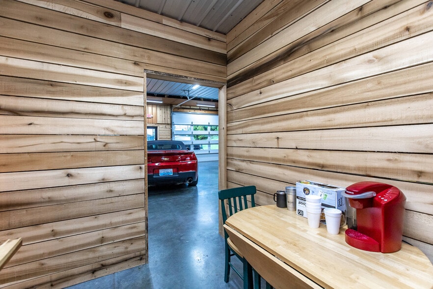 More Photos Of 784 S 4th St, Danville Showroom For Sale