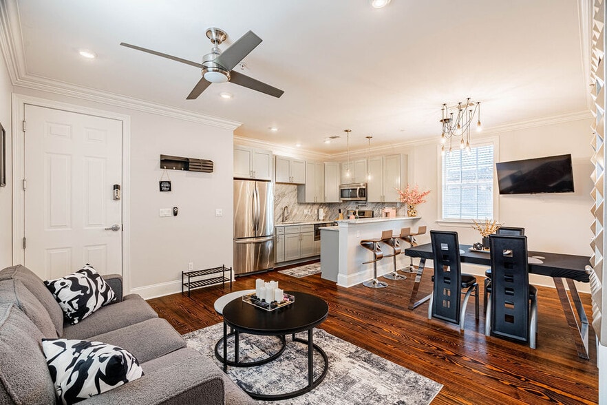 More Photos Of 1201 Baronne St, New Orleans Hotel For Sale