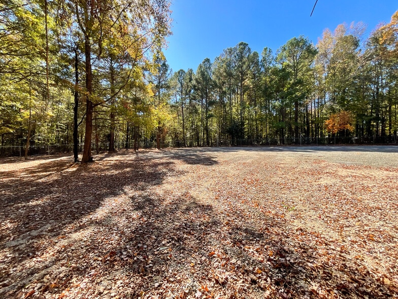 More Photos Of 1804 Lucas Ln, Charlotte Industrial For Lease