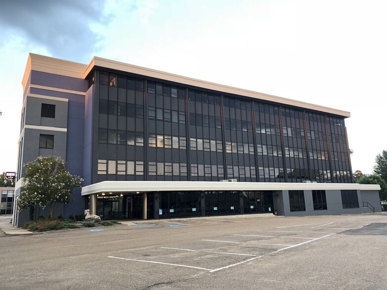 More Photos Of 3000 Old Canton Rd, Jackson Medical For Lease