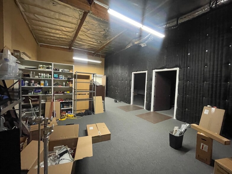 More Photos Of 19410-19420 Business Center Dr, Northridge Warehouse For Lease