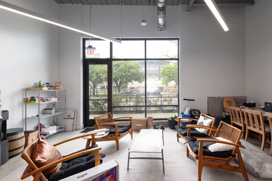 More Photos Of 1800 E 4th St, Austin Apartments For Sale