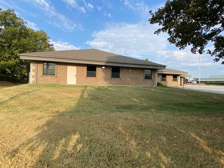 More Photos Of 2212 W Kearney St, Springfield Office For Sale