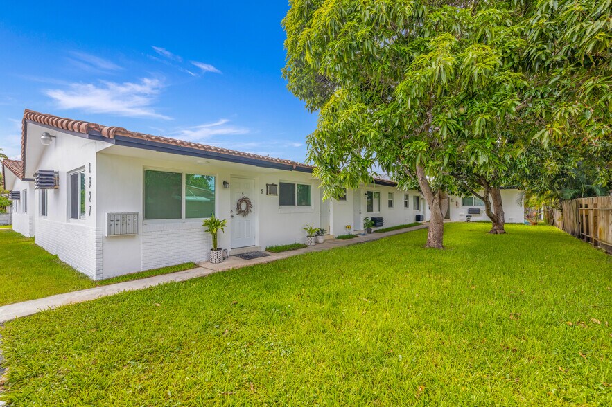 More Photos Of 1927- 1929 Roosevelt st, Hollywood Apartments For Sale