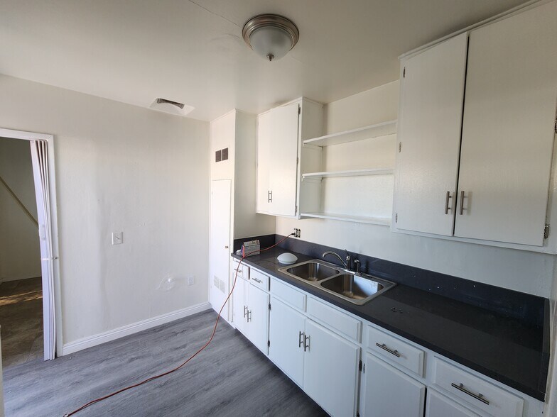 More Photos Of 8858 Flower St, Bellflower Freestanding For Lease