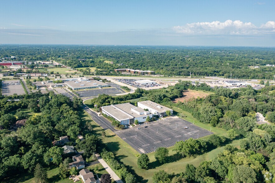 More Photos Of 540 W Northwest Hwy, Barrington Unknown For Lease