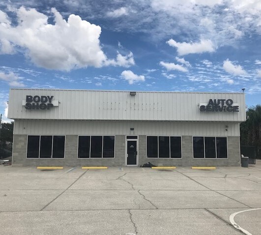 More Photos Of 3165 N John Young Pky, Orlando Showroom For Lease