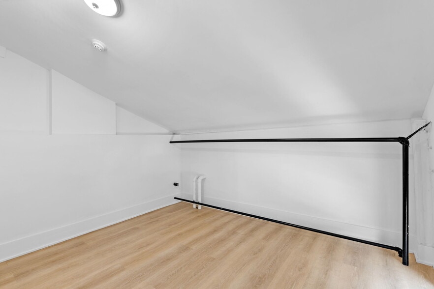 More Photos Of 109-111 35th St, Union City Warehouse For Lease