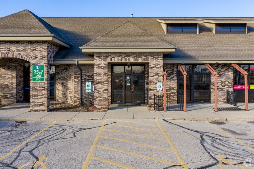 More Photos Of 8701 S Howell Ave, Oak Creek Storefront Retail Office For Lease