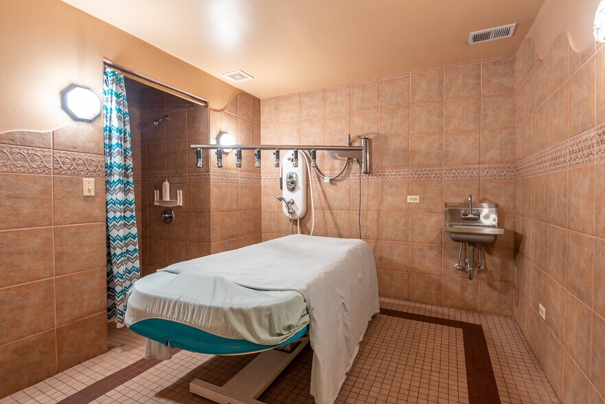 More Photos Of 2150 W 95th St, Chicago Storefront Retail Office For Sale