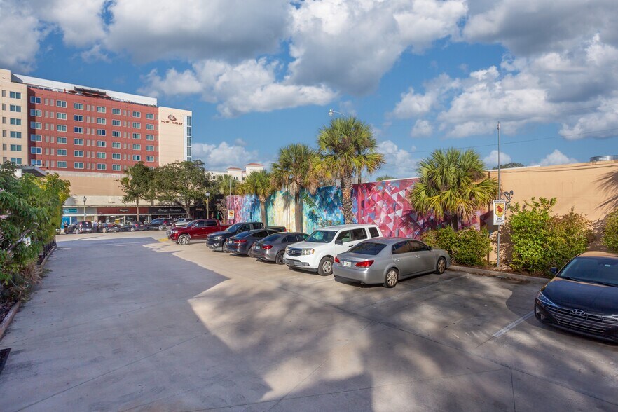 More Photos Of 801 E New Haven Ave, Melbourne Restaurant For Sale