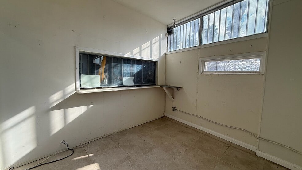 More Photos Of 4625 Exposition Blvd, Los Angeles Storefront For Lease