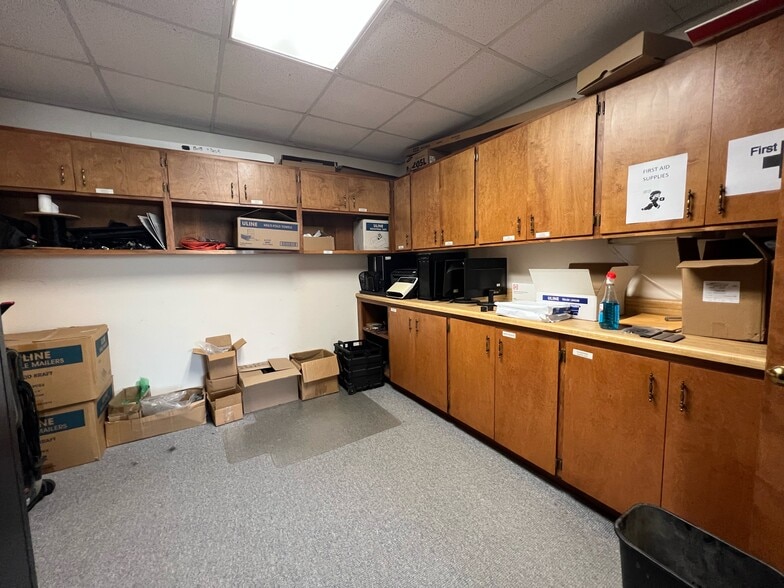 More Photos Of 104 Centre Ct, Radford Warehouse For Sale