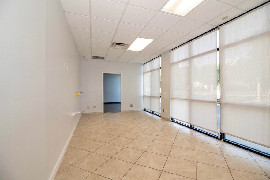 More Photos Of 285 N Main St, Troutman General Retail For Lease