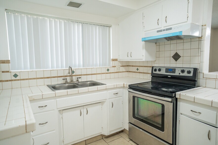 More Photos Of 1415 Cedar Ave, Long Beach Apartments For Sale