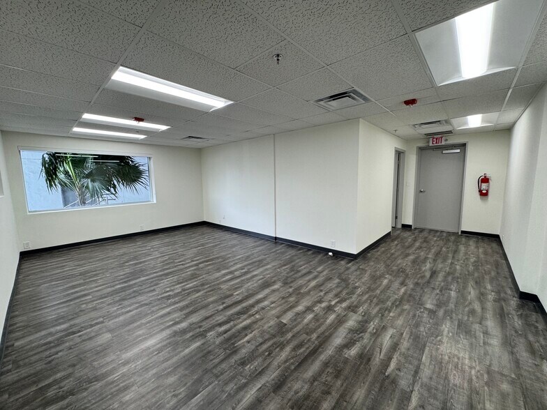 More Photos Of 10700 NW 36th Ave, Miami Warehouse For Lease