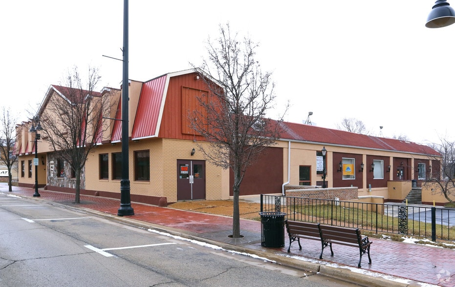 More Photos Of 2711 Sheridan Rd, Zion General Retail For Sale