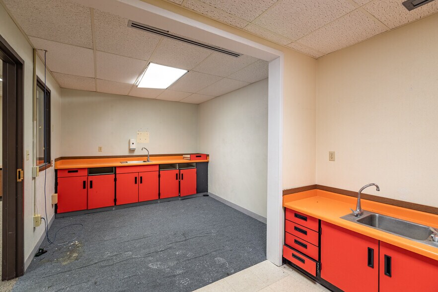 More Photos Of W7908 County Road Z, Onalaska Manufacturing For Sale