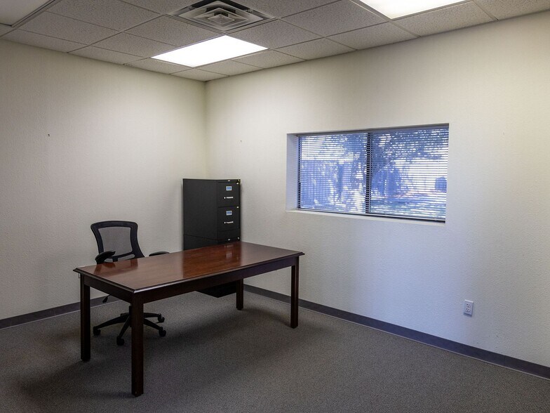 More Photos Of 7250 W Vickery Blvd, Fort Worth Office For Sale