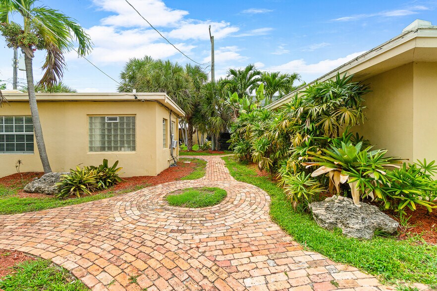 More Photos Of 2625 West Way, Riviera Beach Apartments For Sale