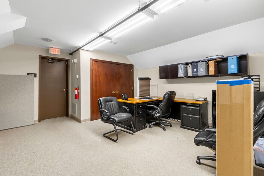 More Photos Of 132 N High St, Gahanna Office For Sale