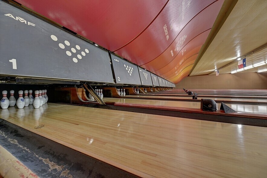 More Photos Of 233 College St, Schulenburg Sports And Entertainment For Sale