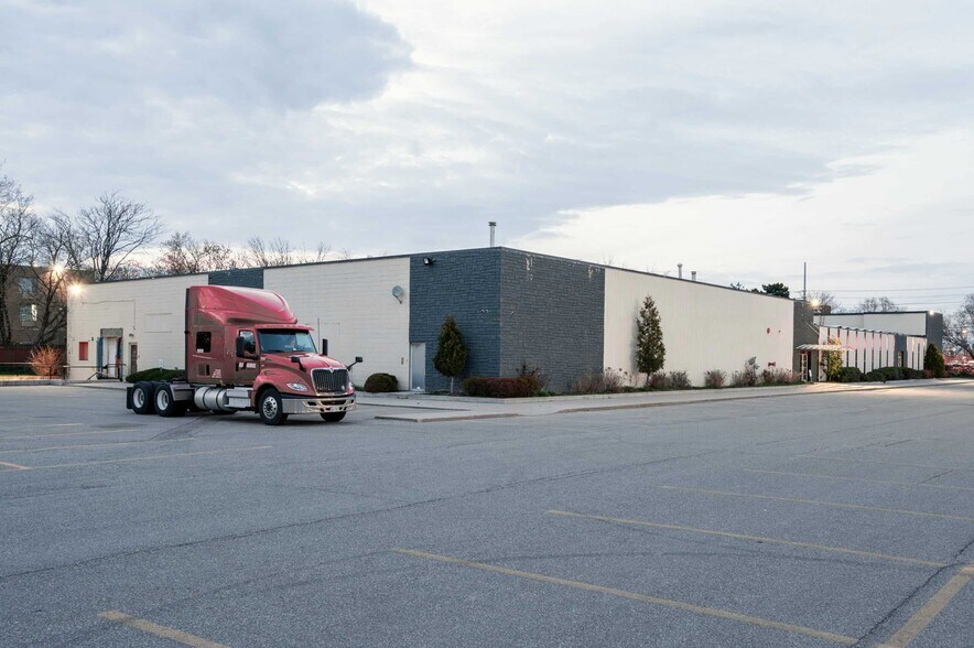 More Photos Of 2562 Stanfield Rd, Mississauga Light Distribution For Lease