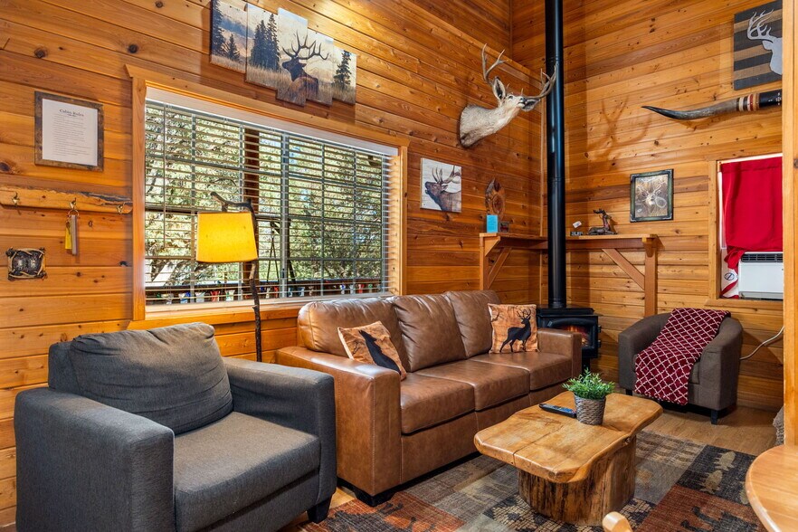 More Photos Of 1022 S Hunter Creek Dr, Payson Hotel For Sale