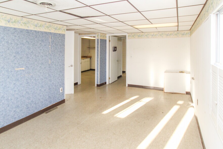 36 W 1st St  