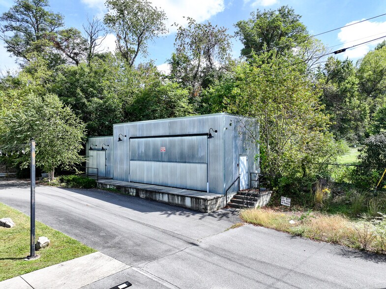 More Photos Of 904-918 Snapps Ferry Rd, Greeneville Storefront For Sale