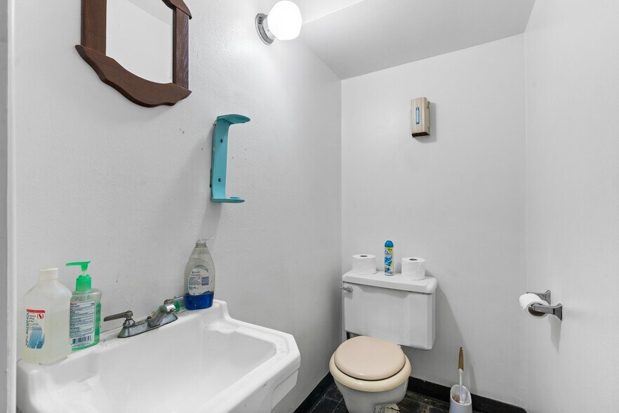 More Photos Of 3314 Carr St, Houston Manufacturing For Sale