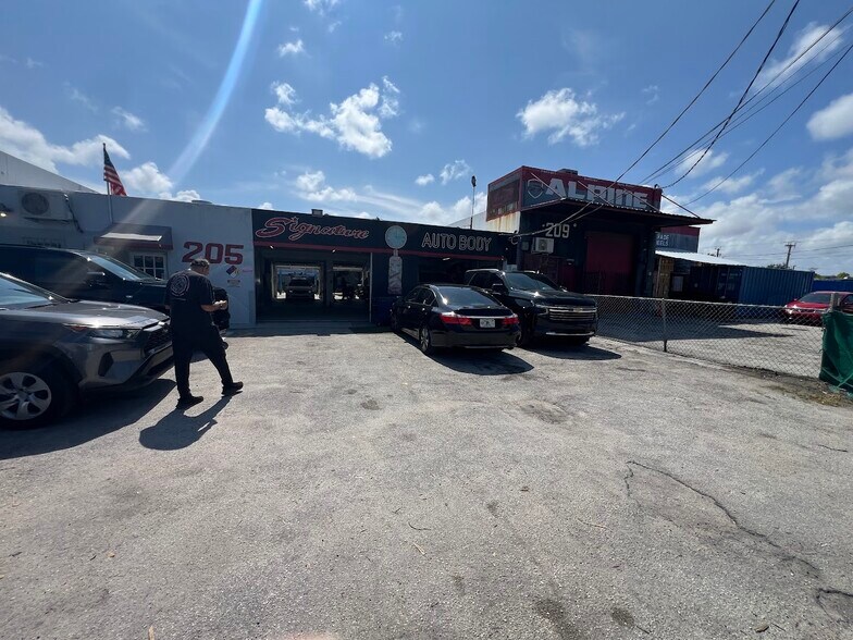 More Photos Of 205 N Dixie Hwy, Hallandale Beach Service For Sale