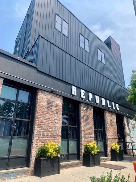 More Photos Of 3329 Astoria Blvd, Astoria General Retail For Sale