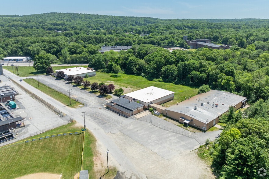 More Photos Of 39 Wauregan Rd, Killingly Flex For Sale