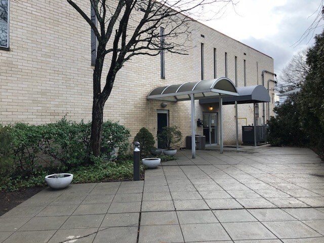 More Photos Of 241 Molnar Dr, Elmwood Park Medical For Lease