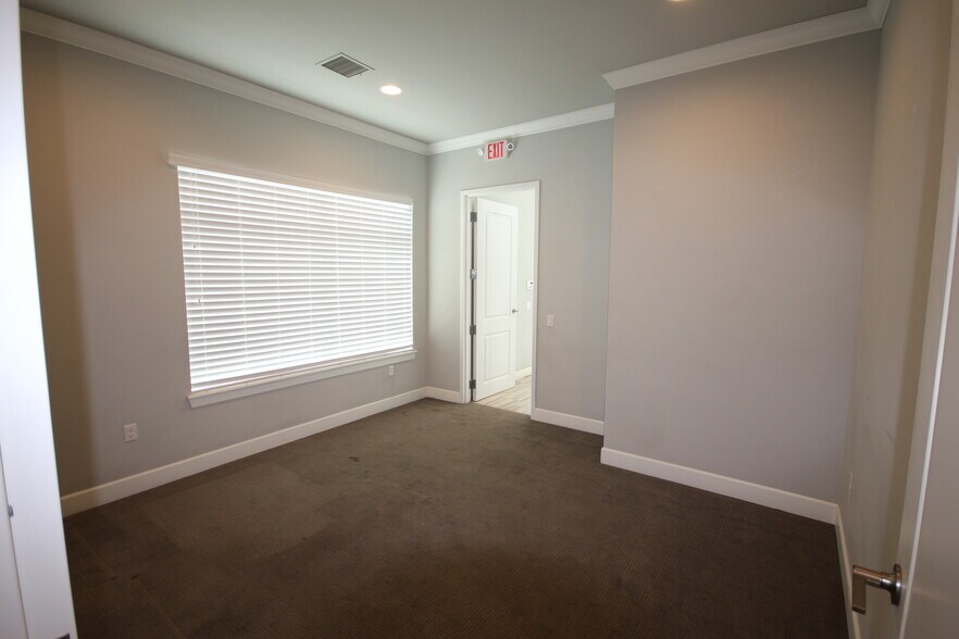 More Photos Of 7806 E 108th St S, Tulsa Office For Lease