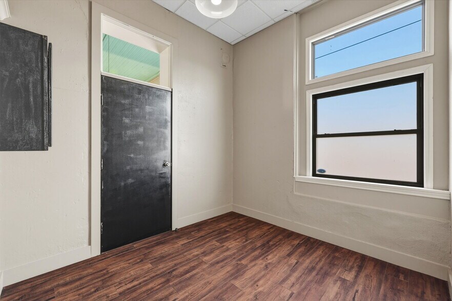 More Photos Of 318 N Chadbourne St, San Angelo Storefront For Sale