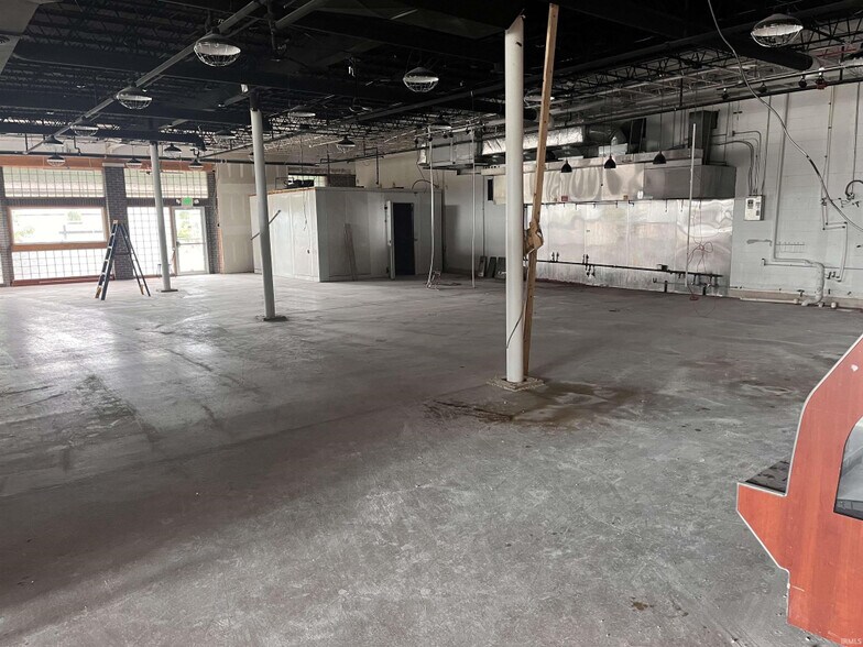 More Photos Of 2611 Third St E, Bloomington General Retail For Lease