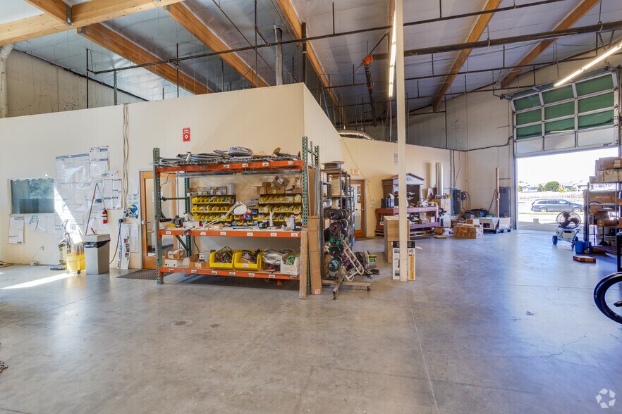 More Photos Of 707-709 E Hueneme Rd, Oxnard Warehouse For Sale