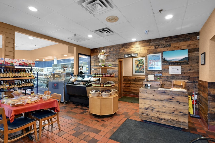More Photos Of 2795 Hedberg Dr, Minnetonka Restaurant For Sale