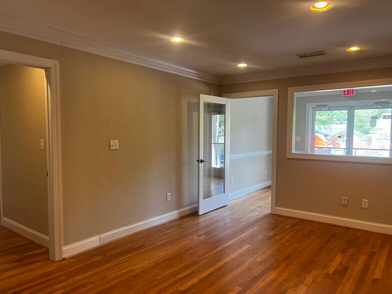 More Photos Of 5604 Starkey Rd, Roanoke Medical For Sale