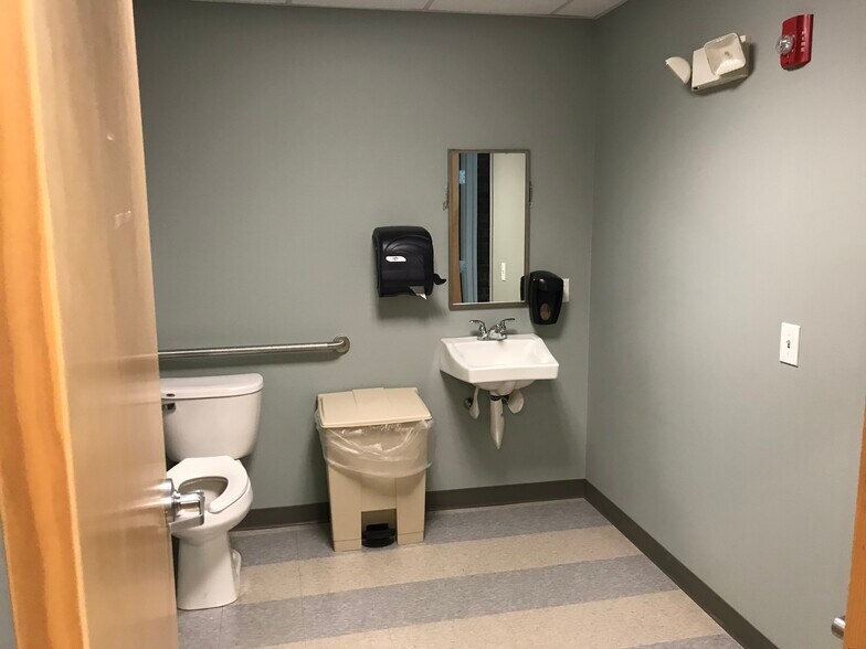 More Photos Of 594 Great Rd, North Smithfield Medical For Lease