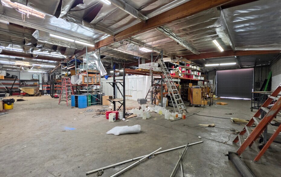 More Photos Of 8942 Lankershim Blvd, Sun Valley Manufacturing For Lease