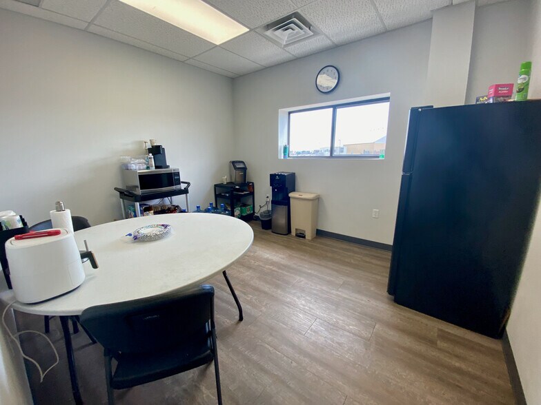 More Photos Of 603 Well St, Williston Warehouse For Sale